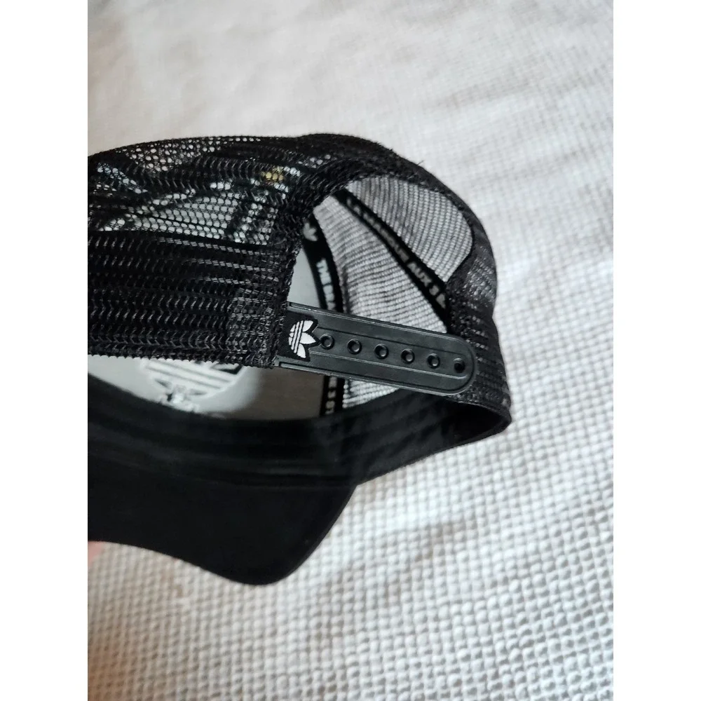 Adidas Originals Men's Trefoil Structured Precurve Snapback OSFM Black White Hat